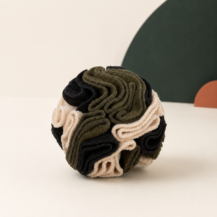 Fleece-Snackball Simon – hochwertige Produktansicht im Felario-Stil