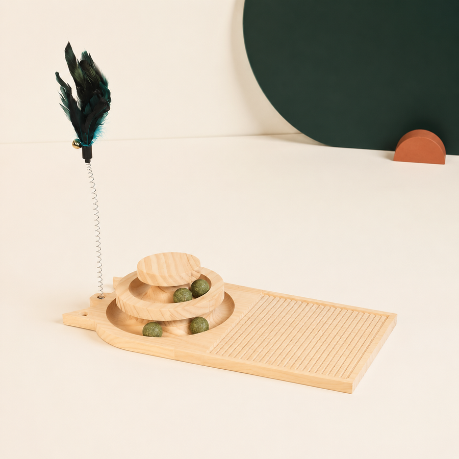 Spielstation Spin & Scratch aus Kiefernholz – hochwertige Produktansicht im Felario-Stil