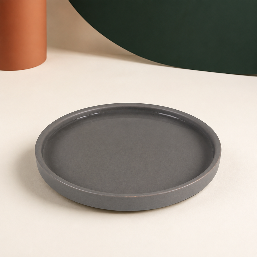 Flacher Keramiknapf Stone Hush – hochwertige Produktansicht im Felario-Stil